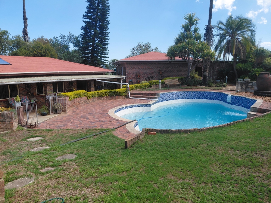 5 Bedroom Property for Sale in Vanes Estate Eastern Cape